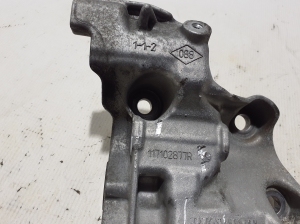  Engine holder 