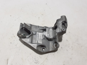  Engine holder 