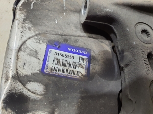 VOLVO XC60 (2017–2026) Moyeu avant 32298139 - 5