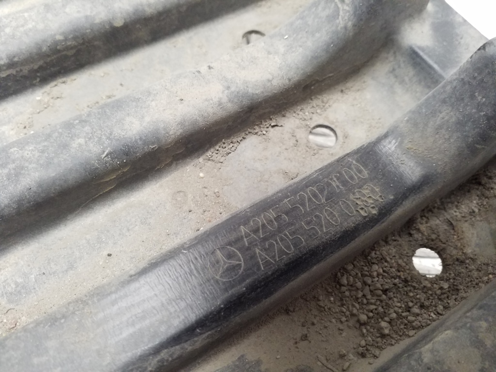 MERCEDES-BENZ C-Class W205/S205/C205 (2014-2023) Dzinēja apakšas aizsargs/panna A2055202400 25223622