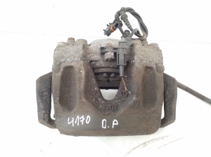 Mercedes Benz E-Class W207 (2009–2017) Front brake caliper A2044213681 - 4
