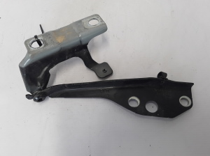  Engine cover hinge 