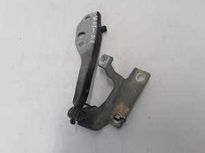  Engine cover hinge 