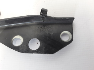  Engine cover hinge 