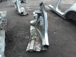 VOLVO V90 (2016–2026) Front outrigger 32377199 - 3