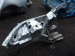 VOLVO V90 (2016–2026) Front outrigger 32377199 - 4