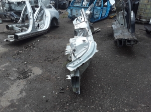 VOLVO V90 (2016–2026) Front outrigger 32348643 - 2
