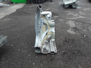 VOLVO V90 (2016–2026) Front outrigger 32348643 - 4