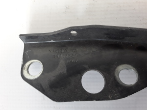  Engine cover hinge 