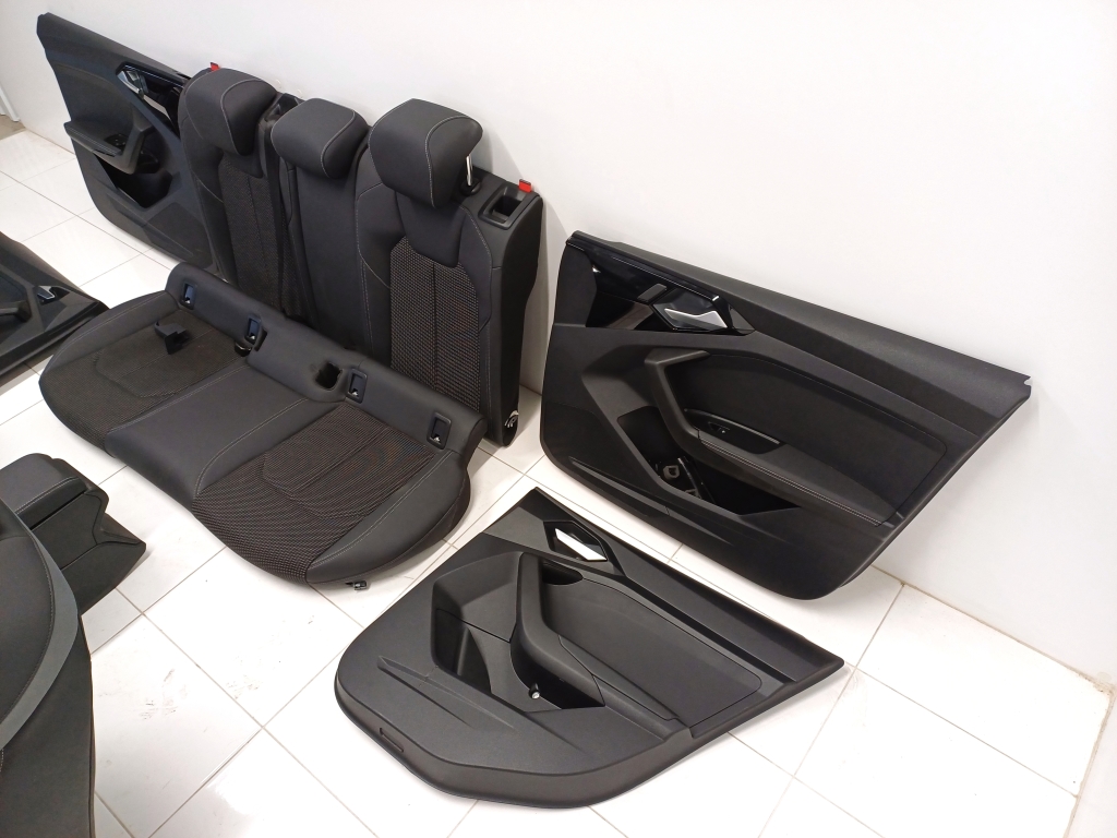AUDI A1 GB (2018-2024) Вътрешни седалки с комплект карти за врати 2Q4881106K 25250534