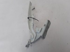  Engine cover hinge 