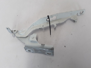  Engine cover hinge 