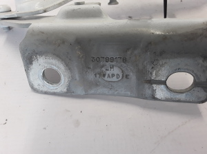  Engine cover hinge 