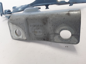  Engine cover hinge 