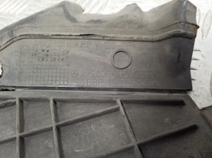 Mercedes Benz E-Class W207 (2009–2017) Luftleitblech für den Kühler A2075050530 - 2
