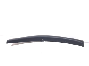  Front bumper trim strip 