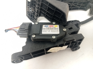 Kia Sportage (2010–2016) Accelerator pedal 327002S900 - 2