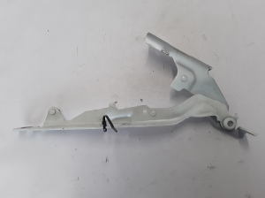  Engine cover hinge 