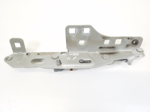  Engine cover hinge 