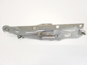  Engine cover hinge 