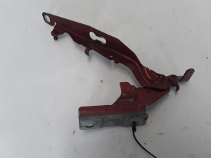  Engine cover hinge 