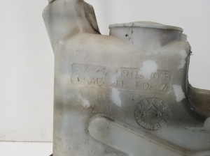  Windscreen washer tank front 