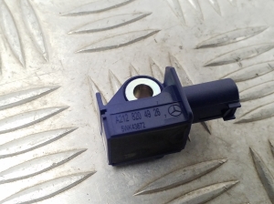 Mercedes Benz E-Class W207 (2009–2017) Airbagsensor A2128204926 - 3