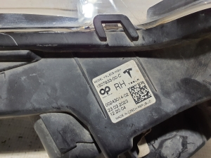 Tesla Model Y Y (2020–2026) Tagfahrlicht vorne 1507933 - 4