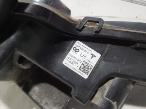 Tesla Model Y Y (2020–2026) Tagfahrlicht vorne 1507932 - 3