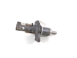  Master cylinder 