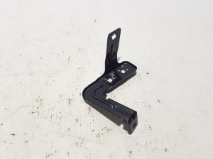 Front fender bracket - 7284647