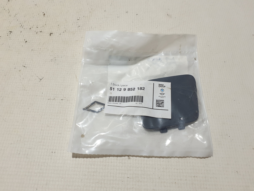 BMW 5 SERIES G31 (2017–2026) Aizmugurējā bufera āķa vāks 51129852182 BMW 5 SERIES G31 (2017–2026) Aizmugurējā bufera āķa vāks 51129852182