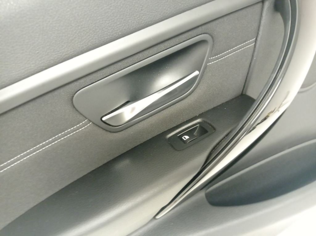 BMW 3 Series F30/F31 (2011-2020) Aizmugurējo kreiso durvju panelis 25306385