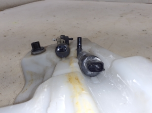 Ford Kuga (2012–2019) Front washer fluid reservoir CV4413K175AF - 2