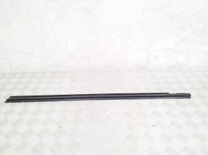 Mercedes Benz GLA-Class 156 (2013–2019) Esiukse klaasi välimine liist A1567250482 - 4