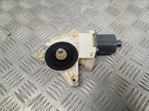 Mercedes Benz C-Class 204 (2007–2014) Rear side door window regulator motor A2048200542 - 2