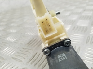 Mercedes Benz C-Class 204 (2007–2014) Rear side door window regulator motor A2048200542 - 4