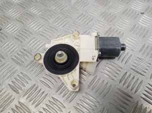 Mercedes Benz C-Class 204 (2007–2014) Esiukse aknatõstuki mootor A2048200142 - 2