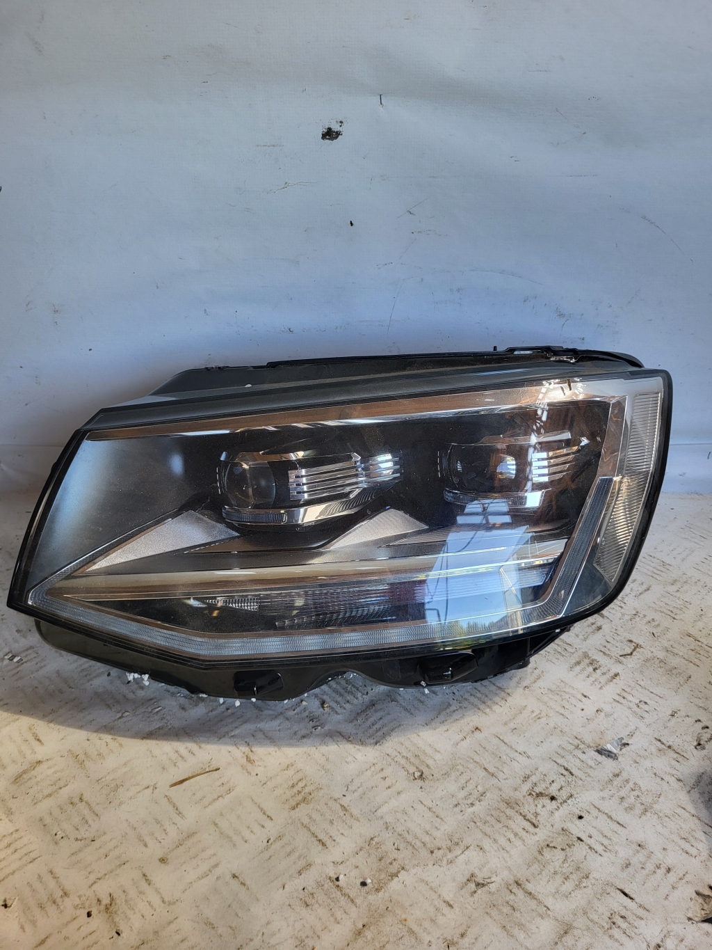 Volkswagen Transporter T6 (2015–2026) Esituli 7E1941035A Volkswagen Transporter T6 (2015–2026) Esituli 7E1941035A
