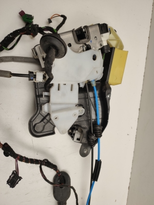 Mercedes Benz E-Class W212 (2009–2015) Rear side door lock A0997300535 - 2