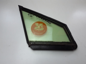   Glace de custode de porte avant  - 61284FJ000 