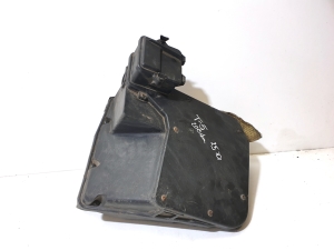 Fuse box housing under the hood - 7H0907613  7H0907300