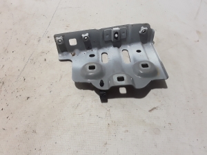   Halter Kotflügel vorne  - 631220027R 