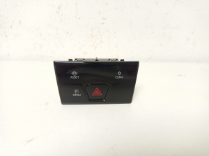 Volkswagen Golf VIII (2019–2026) Hazard light switch 5H0925200T - 2