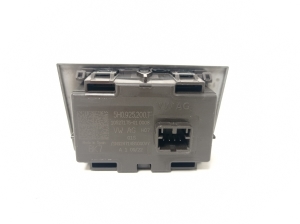 Volkswagen Golf VIII (2019–2026) Hazard light switch 5H0925200T - 4