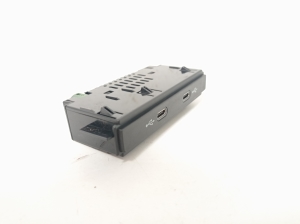 Volkswagen Golf VIII (2019–2026) USB-pesa 5NA035736 - 3