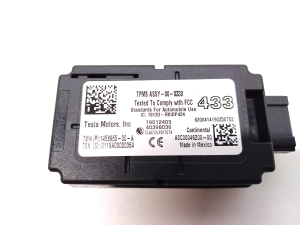 Tesla Model 3 3 (2016–2024) Tire pressure control module 1458965-00-A - 2