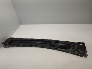 Dacia Spring (2021–2026) Wiper cowl trim panel 668122684R - 2