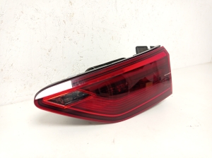 Volkswagen Golf VIII (2019–2026) Tagatuli tagaluugil 5H0945094D - 5