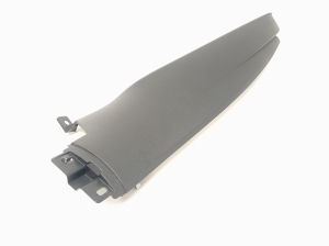 Volkswagen Golf VIII (2019–2026) Tagumise toe sisekujundus 5H9867765B - 2